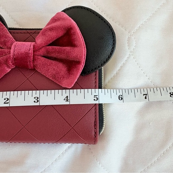 Disney Loungefly Red Velvet Bow Minnie Mouse Wallet - Picture 7 of 7